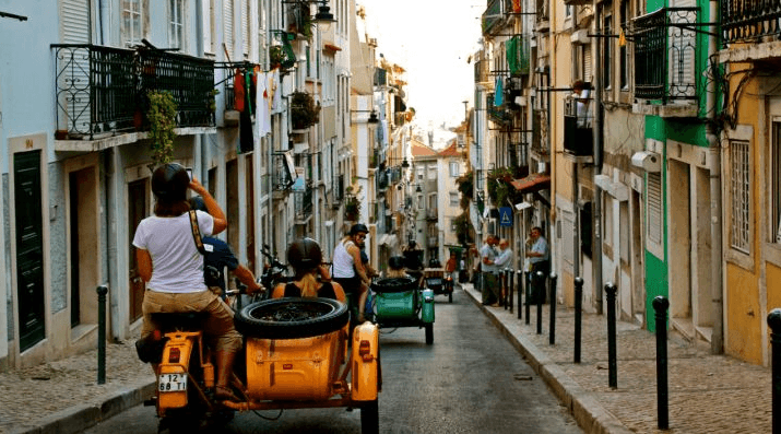 Motorcycle sidecar tours in Lisbon