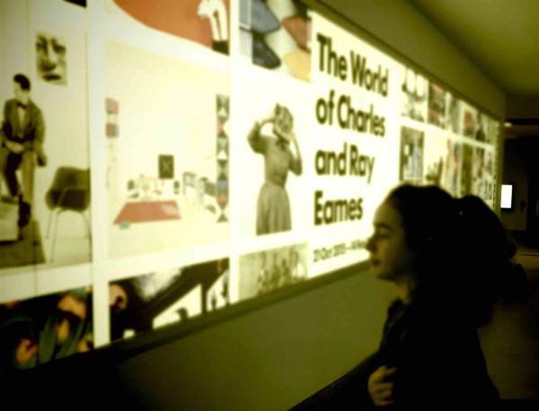 girl looking at Eames show sign on Jenography