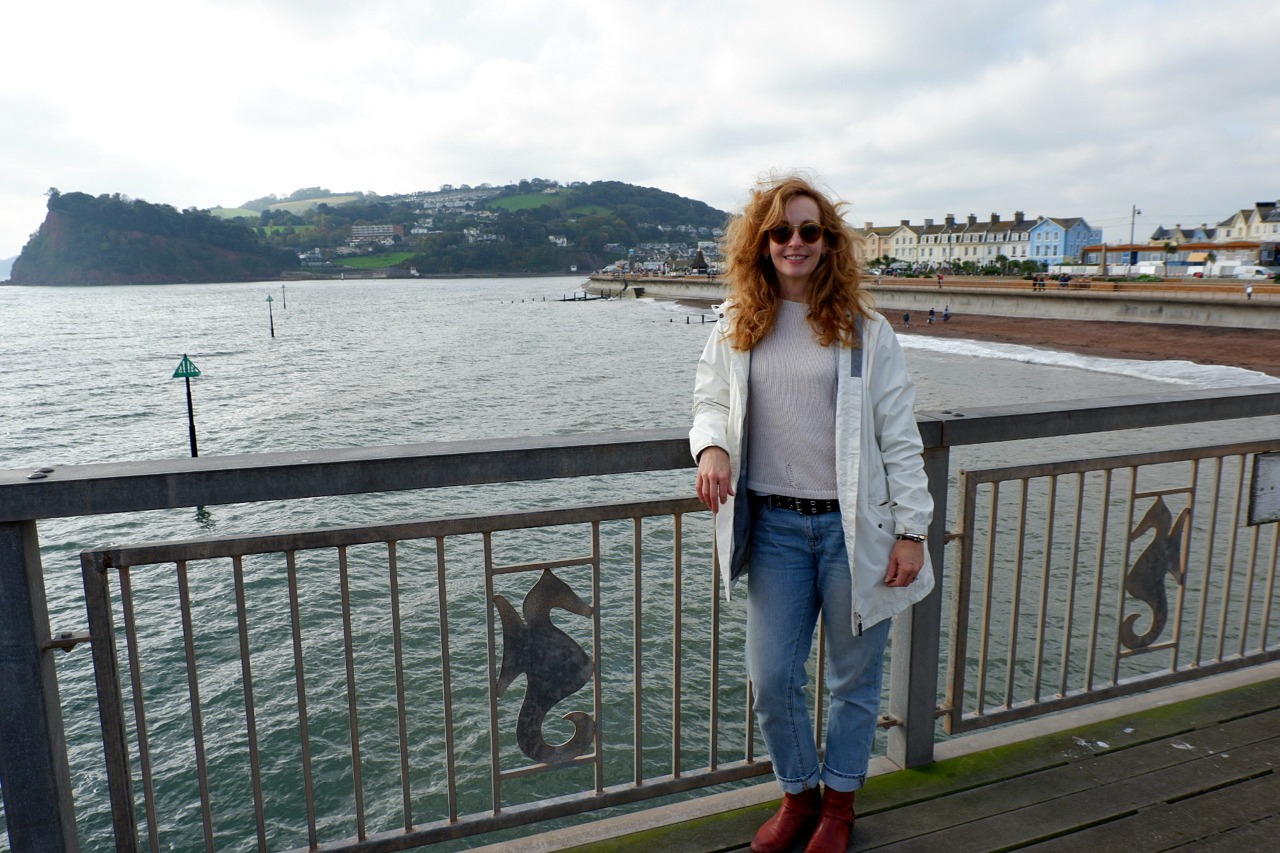 Jen Howze on Teignmouth pier - Jenography