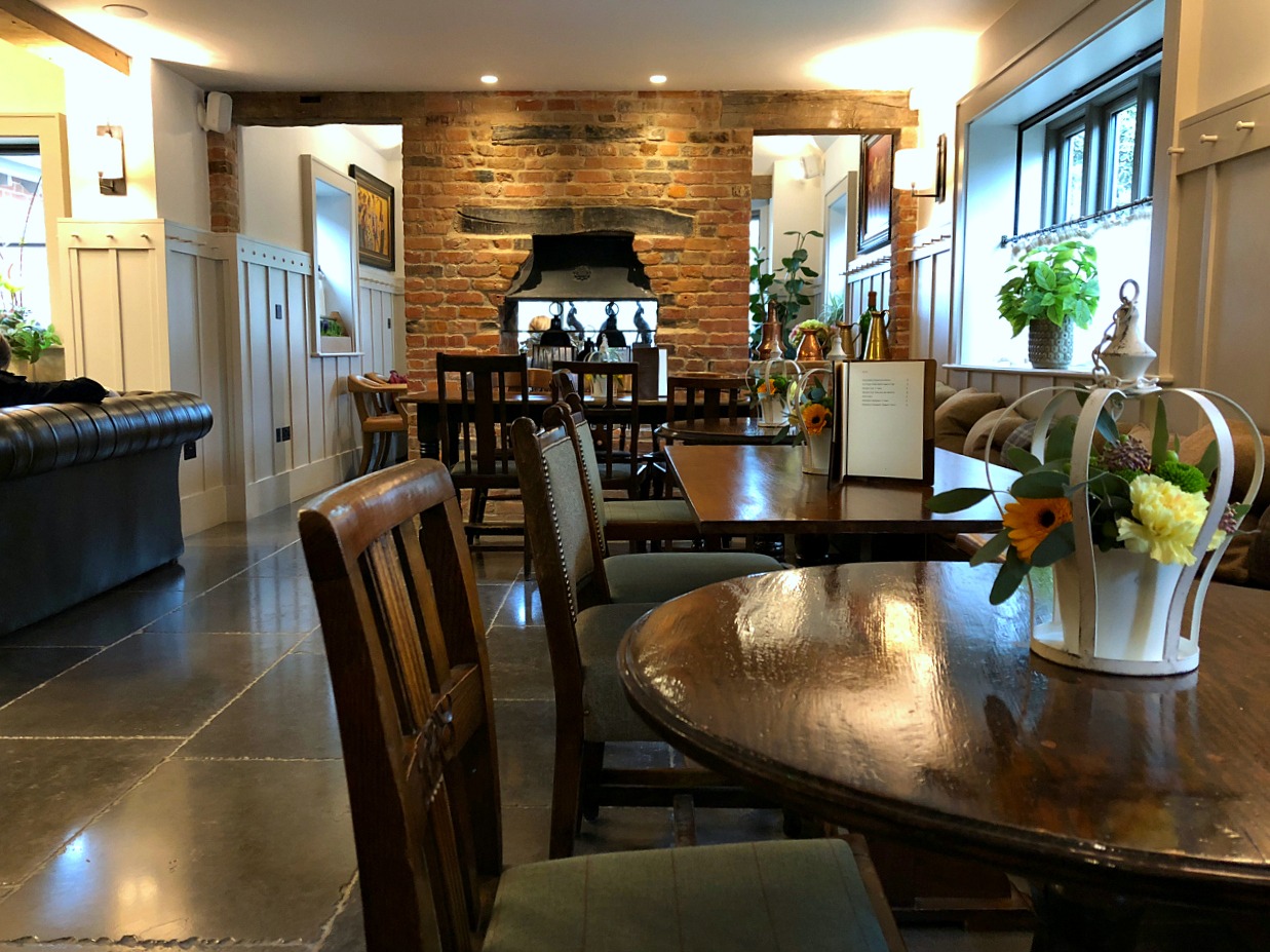 pub dining room at Hurley House - Jenography